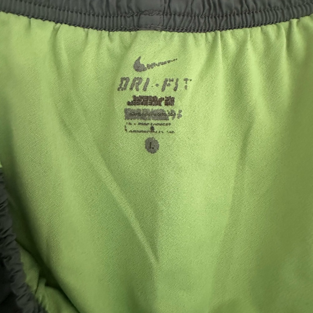 Nike | Woman’s Sz L | Gray and Green Athletic Shorts - Picture 5 of 5